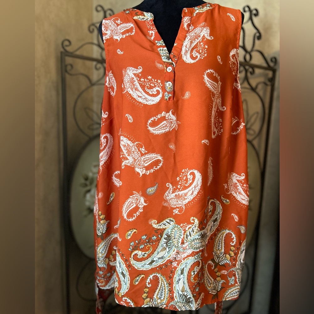 Chenault brand 1X sleeveless paisley print shirt
